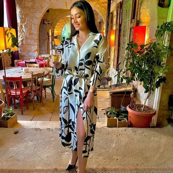 ๐ก๐ช๐ง ๐ญ๐ฎ๐ฟ๐ฎ โข Printed Oversized Dress - Picture 11 of 17